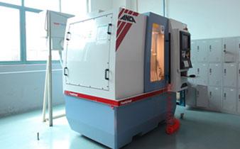 ماكينة معالجة السطوح المنحنية CNC